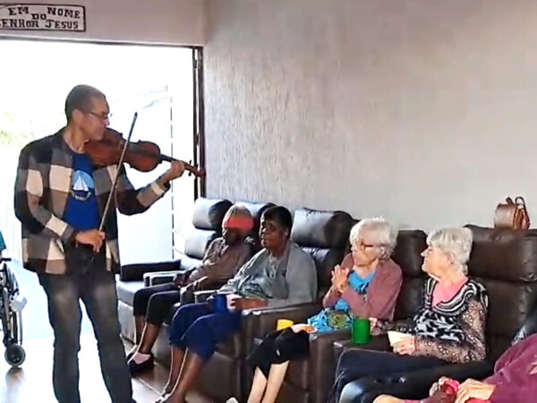 Música Legionária emociona nas visitas do DAE em Campinas/SP