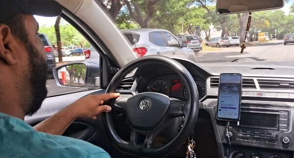 Motorista de aplicativo deixa o Boa Vontade Play conectado em seu carro